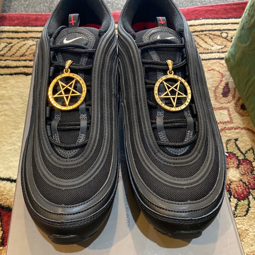 It’s Satan shoes for people you know the value of collection size 11 DM for deta